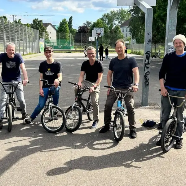 Albert Retey, Thomas Fritscher, Christian Wendland, Thomas Göring und Steffen Tamme auf dem "Grünen Platz" in Karlsruhe, 2024