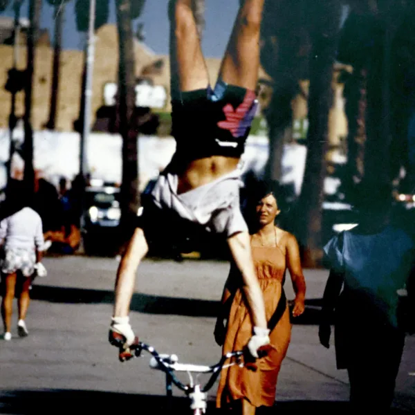 Handstand am Strand, 1985