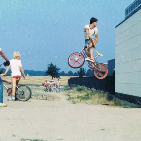 Die Szene am Plaza in den frühen 80ern mit Frank Schnütgen in the Air