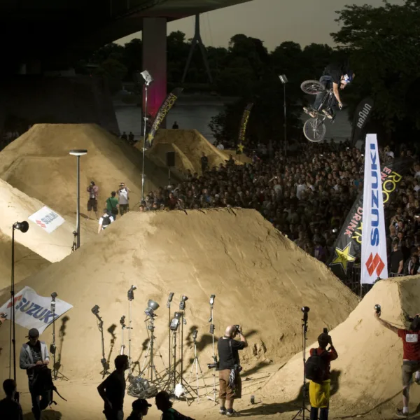 Wieder unter der Brücke - diesmal für Dirt. 2007