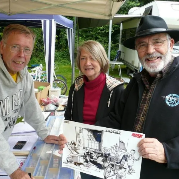Hartwig (r) mit seiner Frau und Hall of Famer Dieter Schadowski