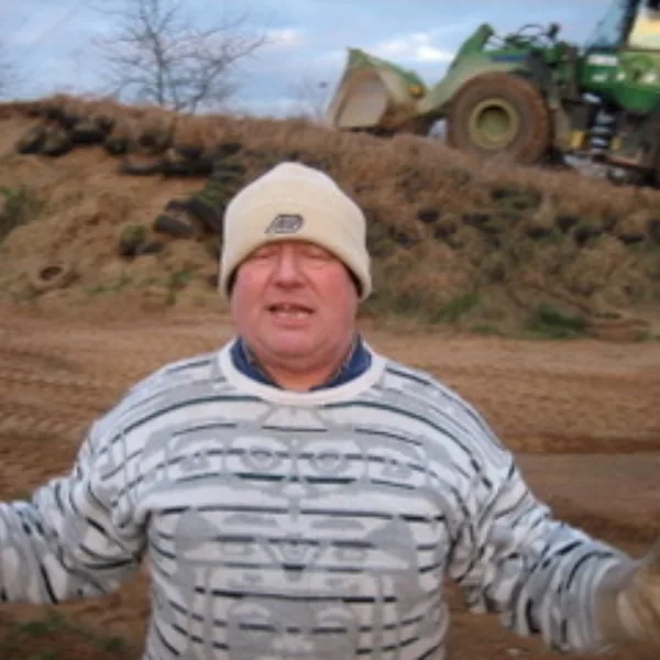 Mit dem Bagger bei der Arbeit