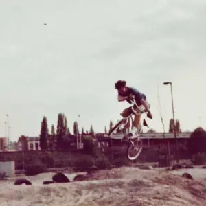 Andreas "Elle" Gillmeister auf der Zombie-Bahn in Berlin Wexstraße