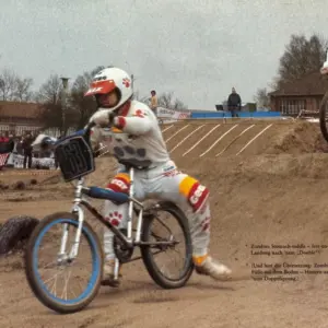 Elle zieht die Bremse